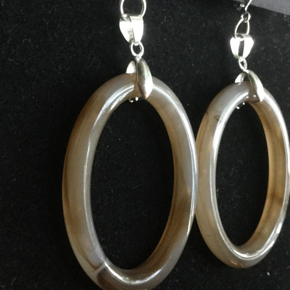 LIMITED 18K White Gold Plated Green Oval Earrings - Picture 3 of 4